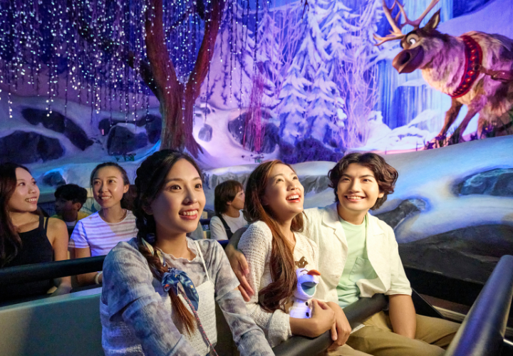 MagicBreaks NEW World of Frozen carousel banner